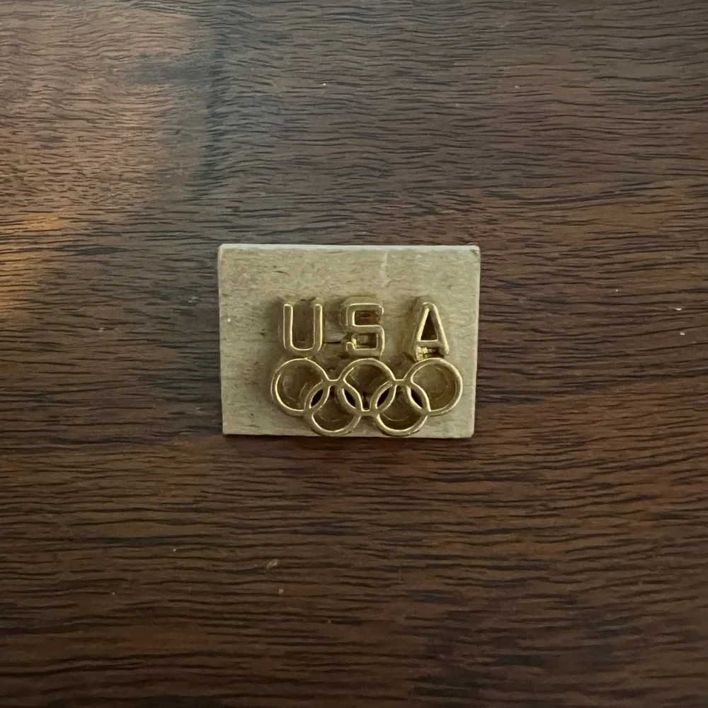 Vintage Gold Tone USA Olympic Team Lapel Pin